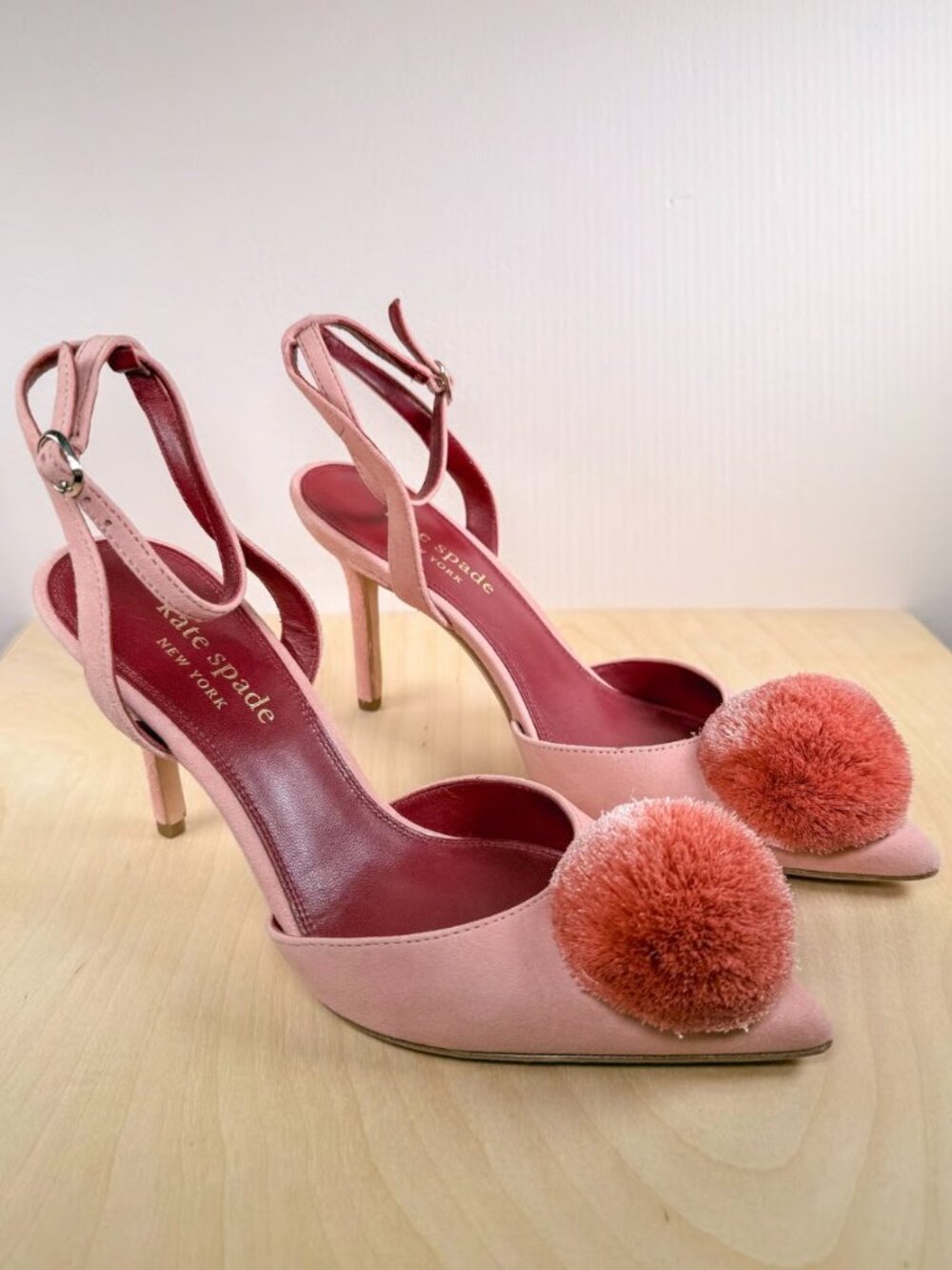 Kate Spade Amour Pom Pumps NWOT - Picture 2 of 5